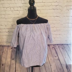 🍭 Off the shoulder blue/white striped top Sz L